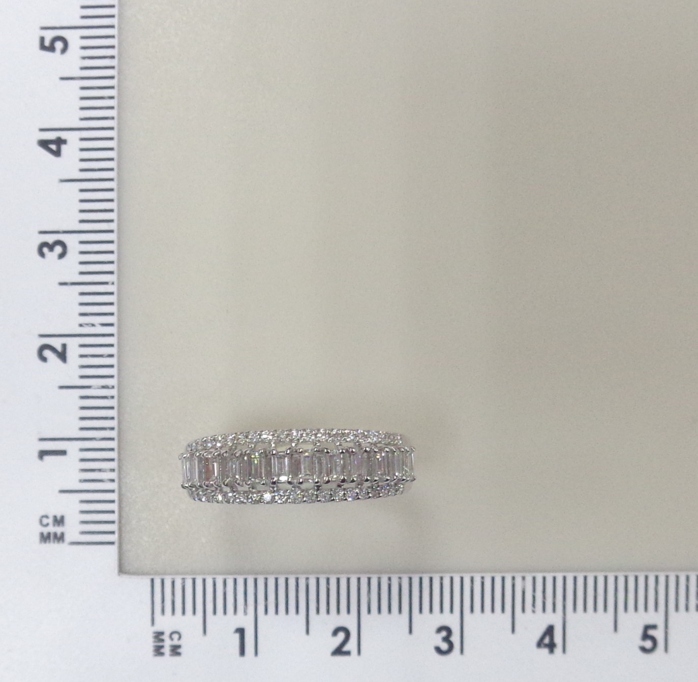 Кольцо из белого золота с бриллиантами